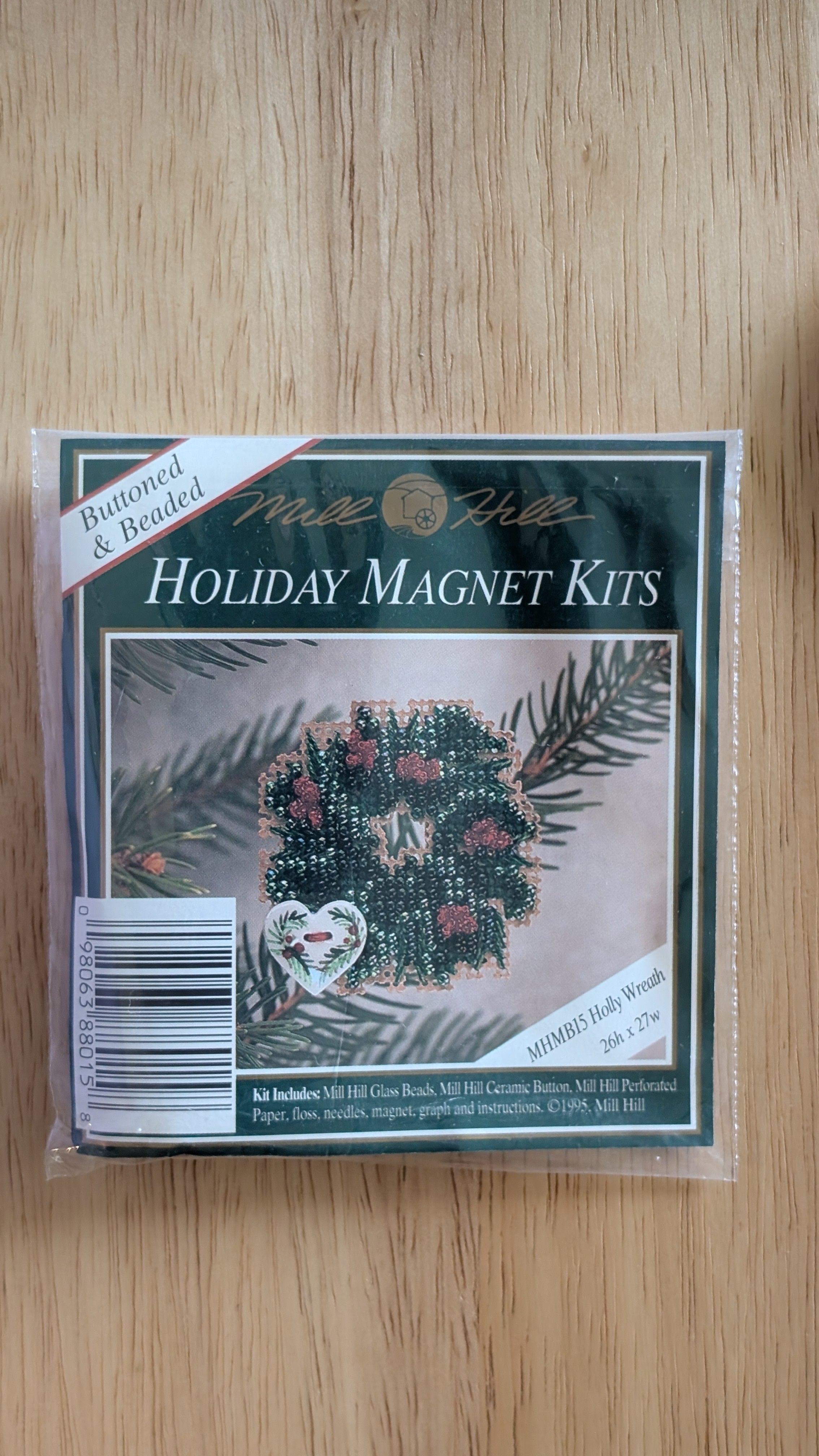 Holly Wreath - MHMB15